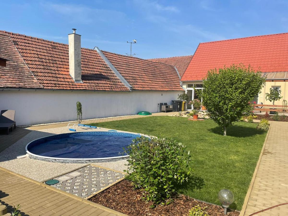 Apartmany U Palavy Pritluky Екстер'єр фото